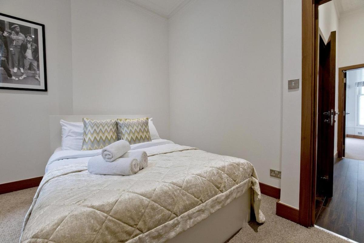 Charming 2-bed Holland Prk Rd Londres