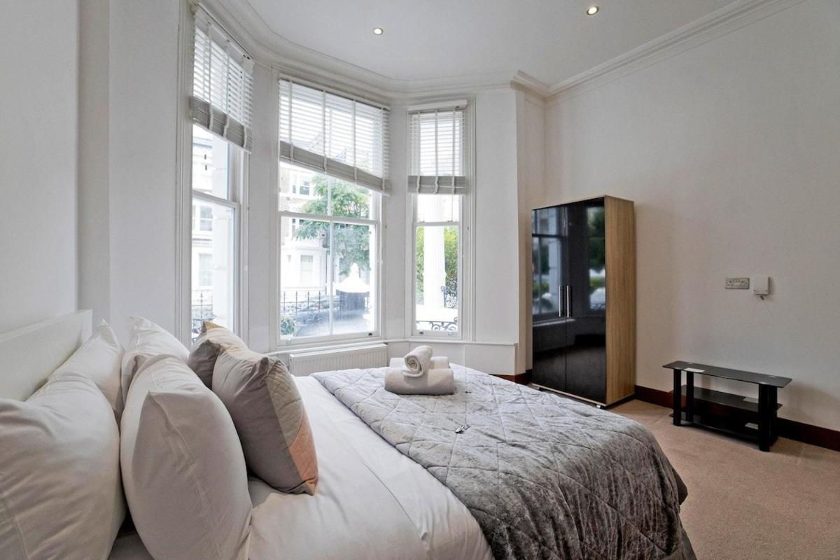 Charming 2-bed Holland Prk Rd Appartement Londres
